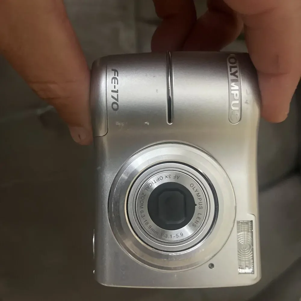Olympus FE-170 Compact 6.0 MP Digital Camera Silver Tested & WORKS (NO SD CARD)